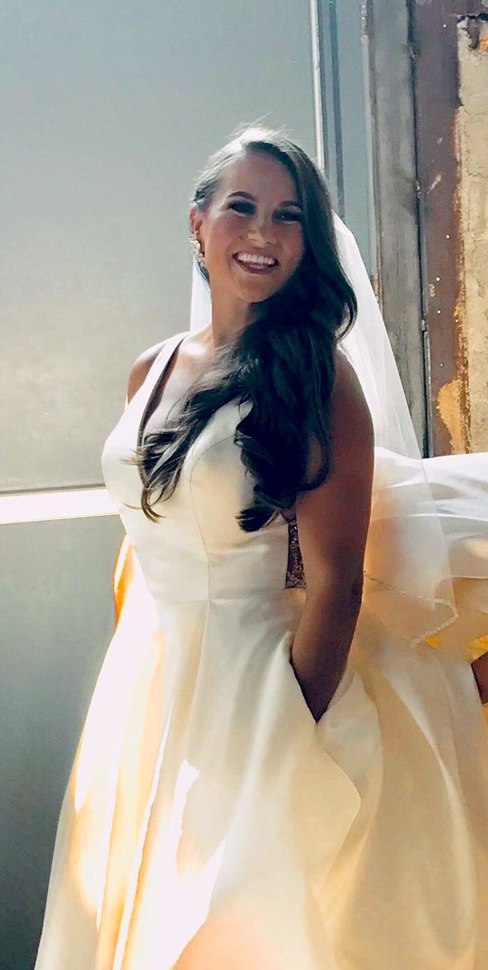 13 Times Brides Couldn’t Hold Back Their Happiness Because They Wore Dresses With Pockets 13 Times Brides Couldn’t Hold Back Their Happiness Because They Wore Dresses With Pockets