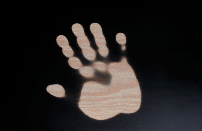 Artist Creates A Table That Responds To Temperature, Tumblr Users React With Hilarious Scenarios For It Artist Creates A Table That Responds To Temperature, Tumblr Users React With Hilarious Scenarios For It