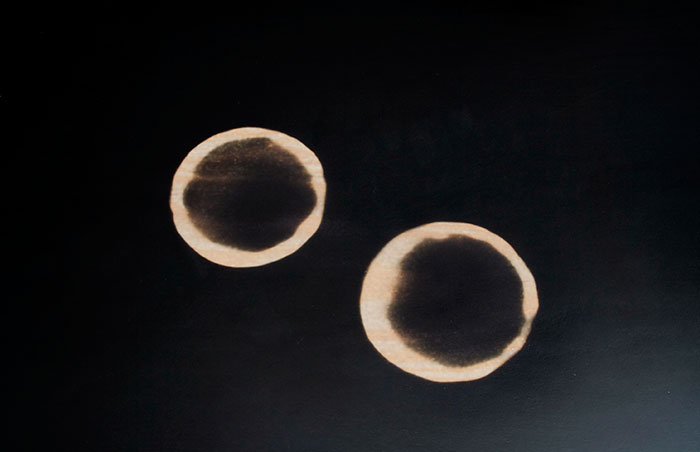 Artist Creates A Table That Responds To Temperature, Tumblr Users React With Hilarious Scenarios For It Artist Creates A Table That Responds To Temperature, Tumblr Users React With Hilarious Scenarios For It