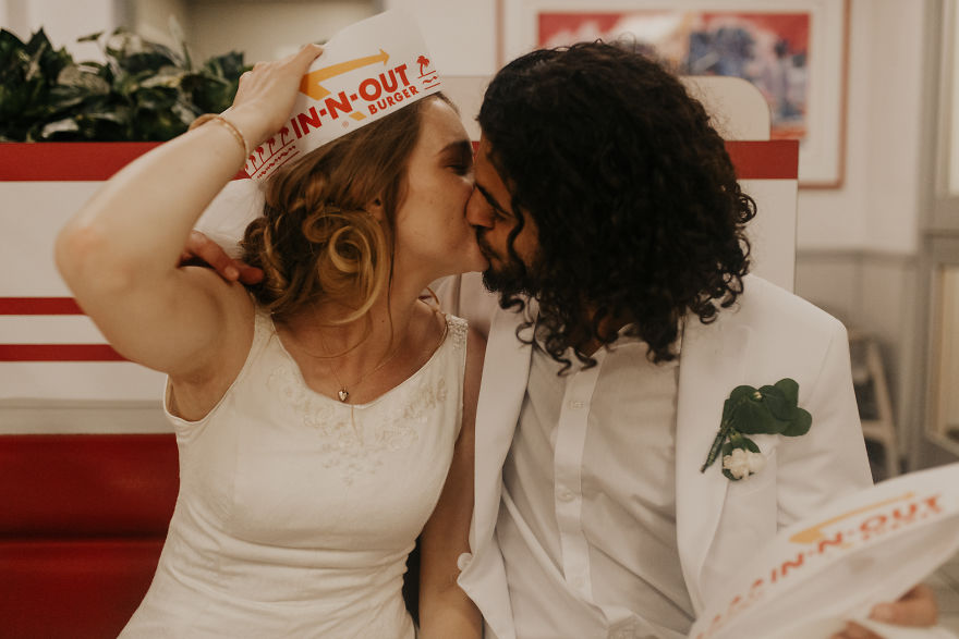 21 Wedding Photos That I Took At In-N-Out Burger Chain Restaurant 21 Wedding Photos That I Took At In-N-Out Burger Chain Restaurant