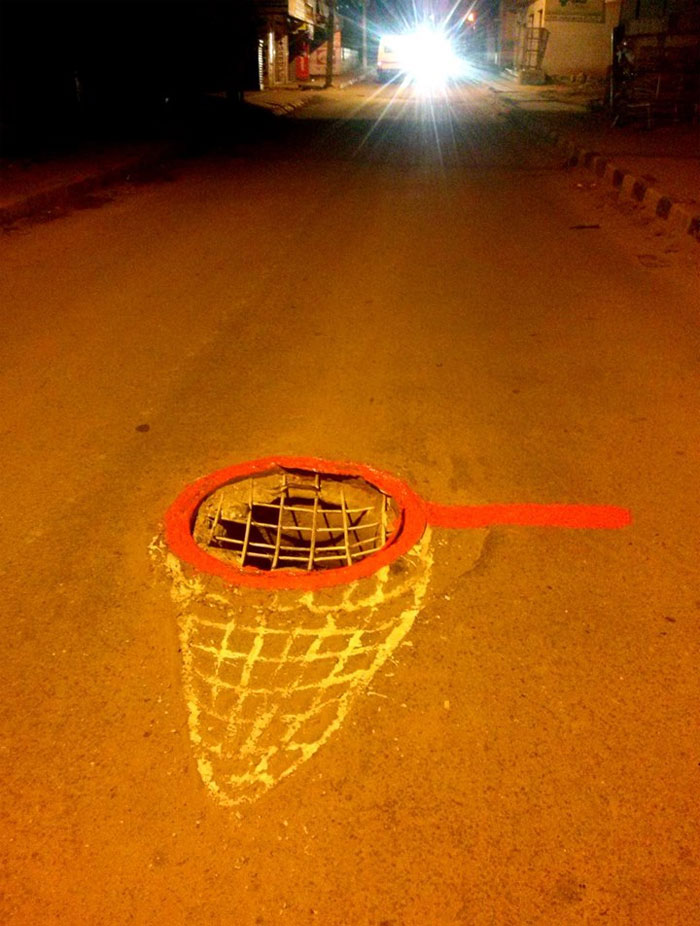 Guy Wants Authorities To Fix The Roads, Takes The Most Creative Way Of Emphasizing How Big This Problem Actually Is