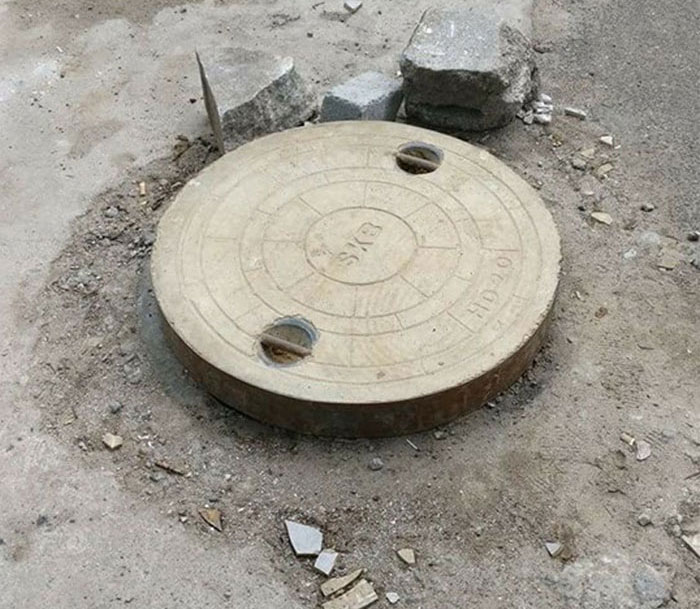 Guy Wants Authorities To Fix The Roads, Takes The Most Creative Way Of Emphasizing How Big This Problem Actually Is