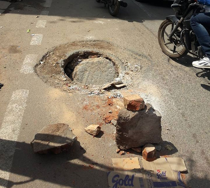 Guy Wants Authorities To Fix The Roads, Takes The Most Creative Way Of Emphasizing How Big This Problem Actually Is