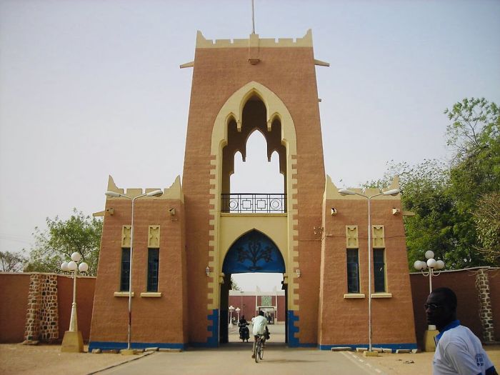 Guy Says African Architecture Isn&#8217;t Showcased Compared To European And Asian, Posts 44 Of Its Gorgeous Examples