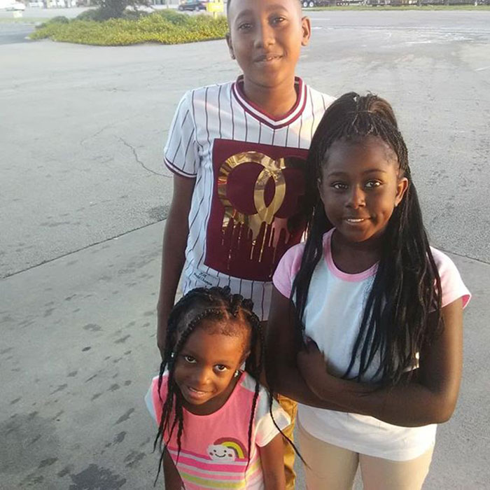 Kids Keep Asking Mom For More Pocket-Money So She Creates Household Chore ‘Jobs’ And Makes Them Apply Kids Keep Asking Mom For More Pocket-Money So She Creates Household Chore ‘Jobs’ And Makes Them Apply