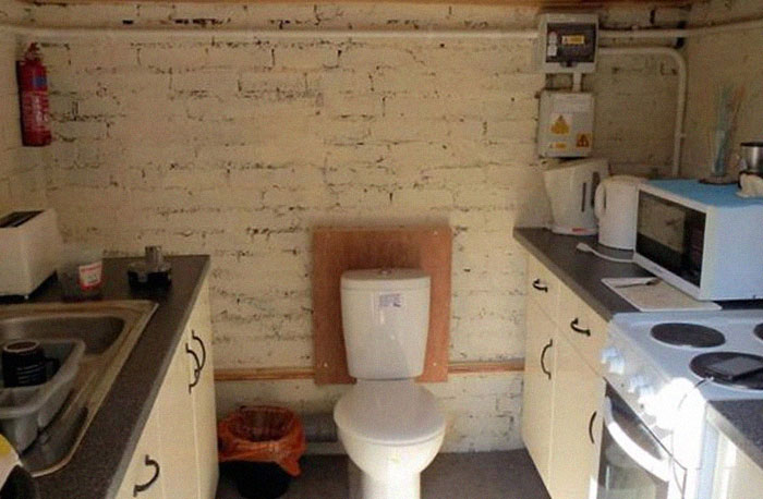 People Are Sharing The Worst Kitchen Designs They’ve Encountered, And They’re Hilarious (30 Pics) People Are Sharing The Worst Kitchen Designs They’ve Encountered, And They’re Hilarious (30 Pics)