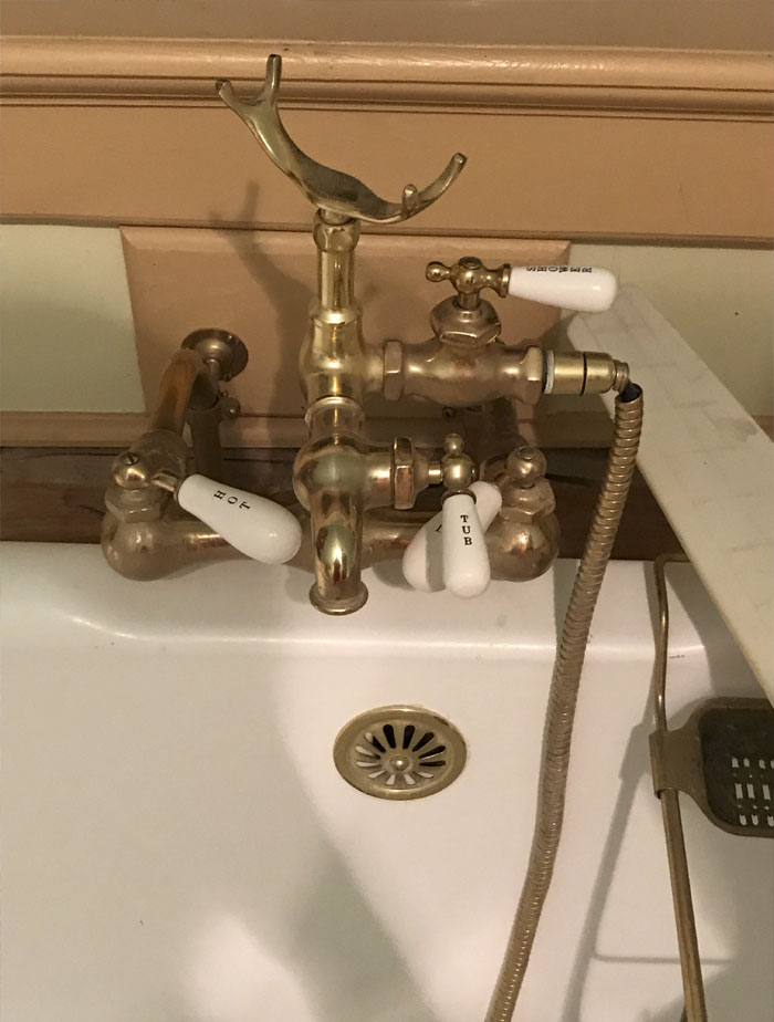 People Are Sharing The Worst Bathroom Design Fails They’ve Seen, And They’re Hilarious (30 Pics) People Are Sharing The Worst Bathroom Design Fails They’ve Seen, And They’re Hilarious (30 Pics)