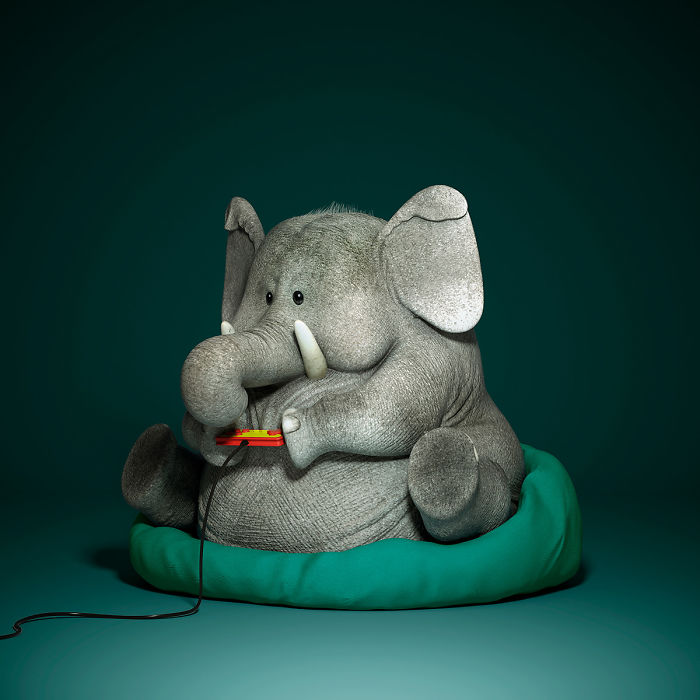 Chinese Artist Creates 20 Pics Of Slothful Animals To Parody How Lazy This Generation Is Becoming