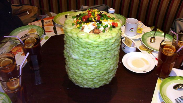 Guy Exploits Wendy’s All-you-can-eat Buffet By Making A Foot-Tall Cucumber Bowl, Gets Rewarded By A Manager Guy Exploits Wendy’s All-you-can-eat Buffet By Making A Foot-Tall Cucumber Bowl, Gets Rewarded By A Manager
