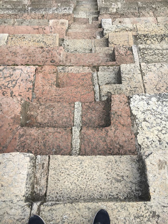 40 Epic Stair Design Fails That May Result In Some Serious Injuries