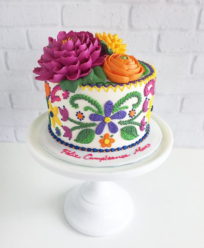 These Cakes By Leslie Vigil Look Like They’ve Been Decorated With Needle And Thread These Cakes By Leslie Vigil Look Like They’ve Been Decorated With Needle And Thread