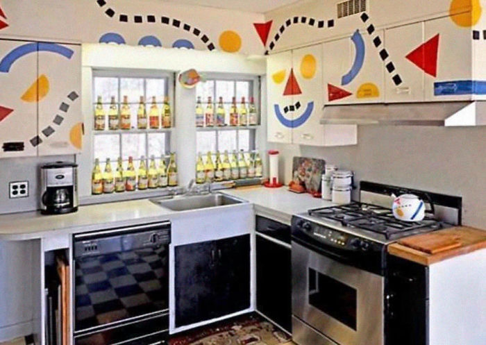Real Estate Agent Posts 25 Of The Worst Home Design Finds By Her Fellow Agents