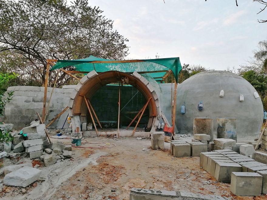 I Used A Mix Of Concrete And Dish-Washing Detergent To Build This Amazing Dome House In Costa Rica I Used A Mix Of Concrete And Dish-Washing Detergent To Build This Amazing Dome House In Costa Rica