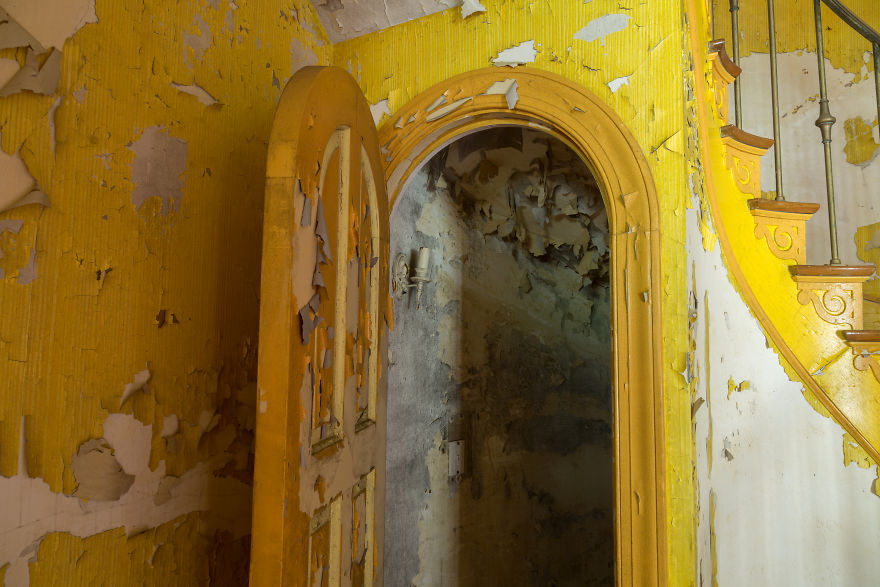 Circus Family’s Crazy Abandoned Mansion Circus Family’s Crazy Abandoned Mansion