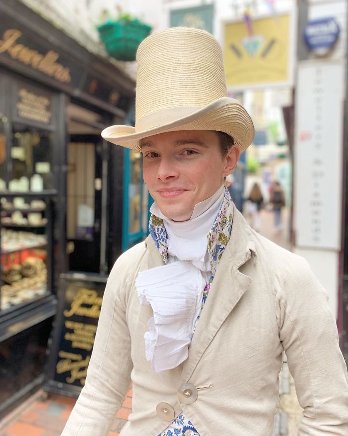 This Man Said Goodbye To His Last Piece Of Modern Clothing At The Age Of 14 And Has Worn Historical Clothing Ever Since This Man Said Goodbye To His Last Piece Of Modern Clothing At The Age Of 14 And Has Worn Historical Clothing Ever Since