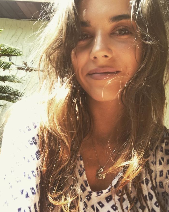 Woman Photographs Her Toad Doing Things In Her Dollhouse And People Love It (8 Pics) Woman Photographs Her Toad Doing Things In Her Dollhouse And People Love It (8 Pics)