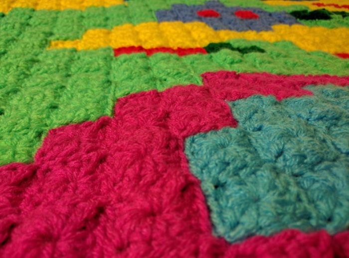 This Grandma Passionate About Crochet Dedicates Handmade Blankets To Retrogaming And Even In Summer, You Will Want One Of These This Grandma Passionate About Crochet Dedicates Handmade Blankets To Retrogaming And Even In Summer, You Will Want One Of These