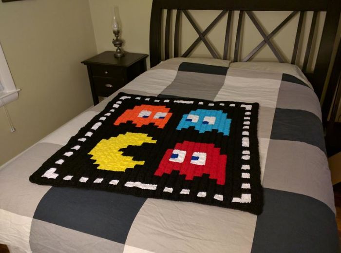 This Grandma Passionate About Crochet Dedicates Handmade Blankets To Retrogaming And Even In Summer, You Will Want One Of These This Grandma Passionate About Crochet Dedicates Handmade Blankets To Retrogaming And Even In Summer, You Will Want One Of These