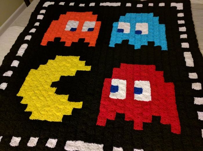 This Grandma Passionate About Crochet Dedicates Handmade Blankets To Retrogaming And Even In Summer, You Will Want One Of These This Grandma Passionate About Crochet Dedicates Handmade Blankets To Retrogaming And Even In Summer, You Will Want One Of These