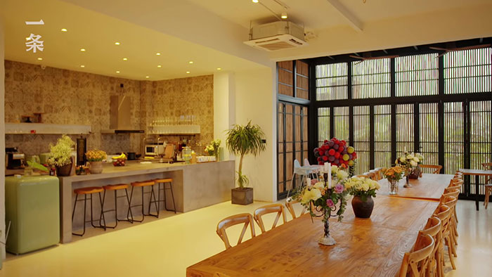 7 Girlfriends Decide To Spend The Rest Of Their Lives Together And Buy A House For $580k