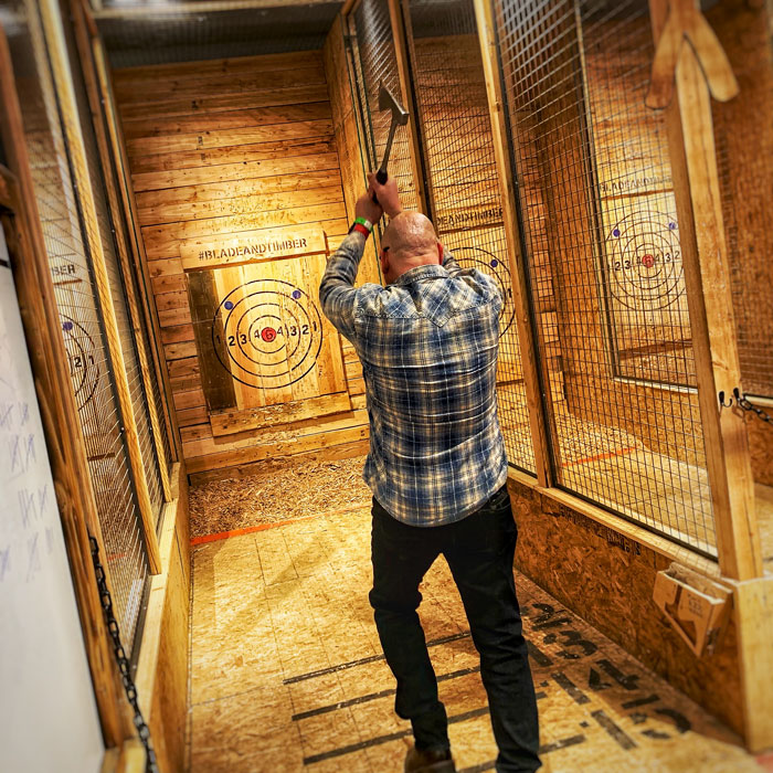 Customer Accuses Waiter Of Racism And Terrible Service, Gets Exposed By The Owner Customer Accuses Waiter Of Racism And Terrible Service, Gets Exposed By The Owner