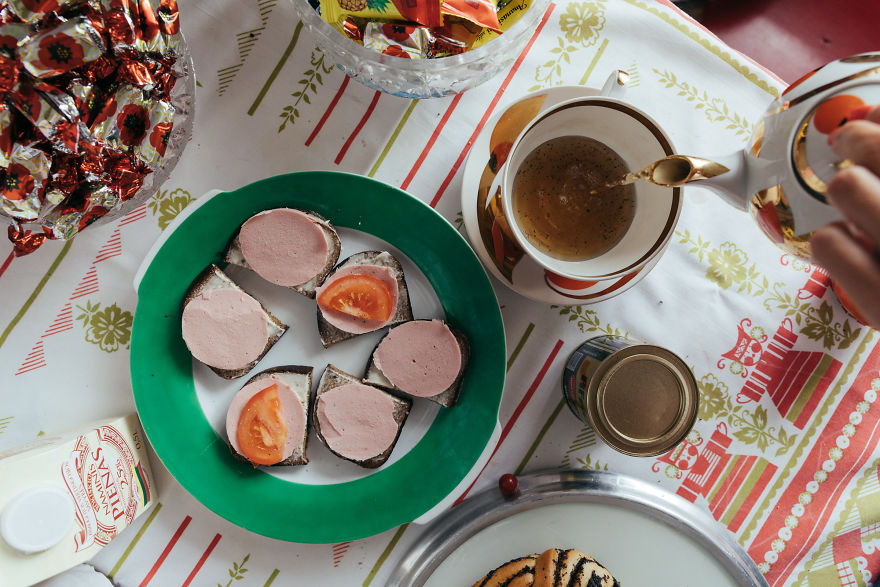 After Watching Chernobyl, My Boyfriend And I Designed Our Apartment In Soviet Style And Listed It In On Airbnb