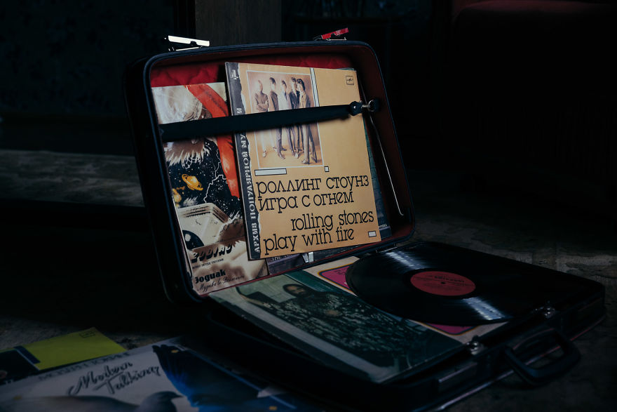 After Watching Chernobyl, My Boyfriend And I Designed Our Apartment In Soviet Style And Listed It In On Airbnb