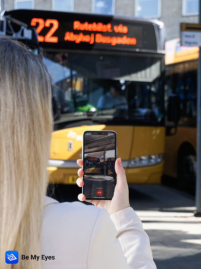 People Share Their Experiences With An App That Allows You To Help A Blind Person By ‘Seeing’ For Them People Share Their Experiences With An App That Allows You To Help A Blind Person By ‘Seeing’ For Them