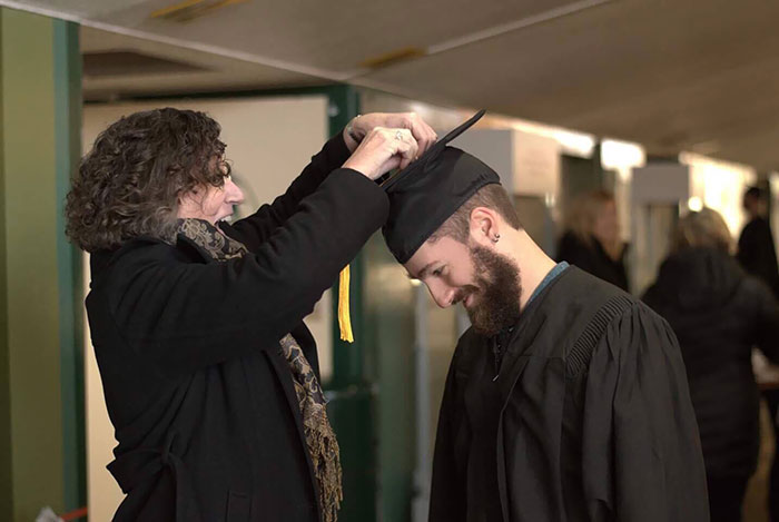 30 Suicide Survivors Share How Happy They Finally Are 30 Suicide Survivors Share How Happy They Finally Are