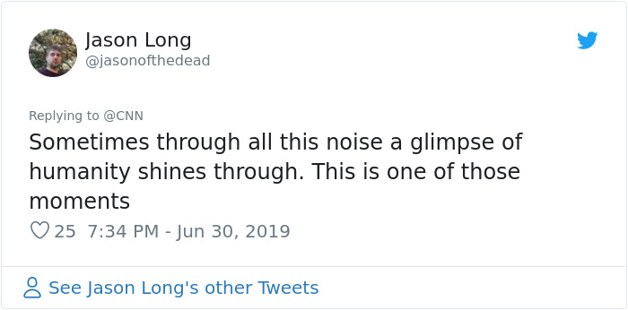 7-Year-Old Autistic Boy Flying Alone With $10 And A Note Explaining His Condition Gets The Best Seatmate 7-Year-Old Autistic Boy Flying Alone With $10 And A Note Explaining His Condition Gets The Best Seatmate