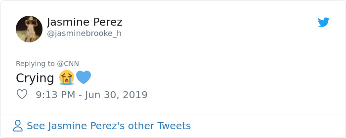 7-Year-Old Autistic Boy Flying Alone With $10 And A Note Explaining His Condition Gets The Best Seatmate 7-Year-Old Autistic Boy Flying Alone With $10 And A Note Explaining His Condition Gets The Best Seatmate