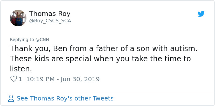 7-Year-Old Autistic Boy Flying Alone With $10 And A Note Explaining His Condition Gets The Best Seatmate 7-Year-Old Autistic Boy Flying Alone With $10 And A Note Explaining His Condition Gets The Best Seatmate