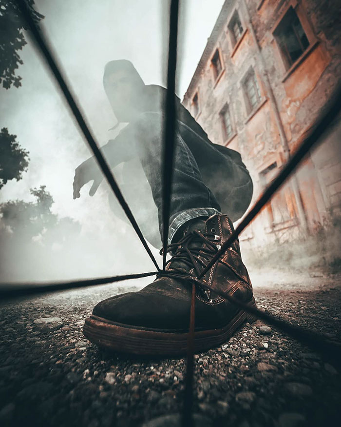 Photographer Uses Creative Tricks To Take Amazing Pictures (12 Pics) Photographer Uses Creative Tricks To Take Amazing Pictures (12 Pics)