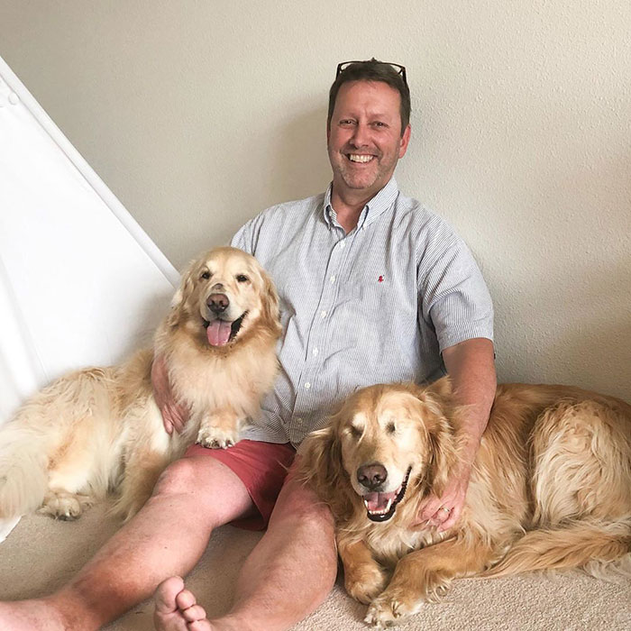 This Blind Golden Retriever And His Guide Dog Best Friend Are Warming People’s Hearts This Blind Golden Retriever And His Guide Dog Best Friend Are Warming People’s Hearts