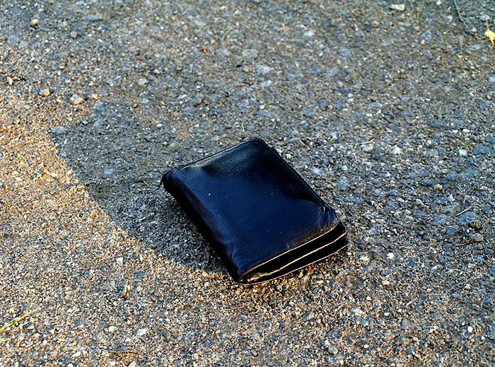 Researchers Placed 17,000 Wallets In Different Cities To See How Many People Would Return Them Researchers Placed 17,000 Wallets In Different Cities To See How Many People Would Return Them