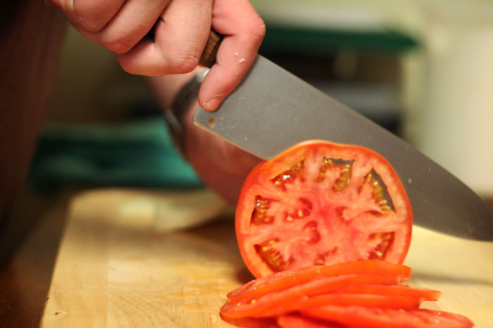 Someone Asks Whether It’s Possible To Cause A Nuclear Explosion By Cutting Tomatoes, Gets A Spot On Educational Answer Someone Asks Whether It’s Possible To Cause A Nuclear Explosion By Cutting Tomatoes, Gets A Spot On Educational Answer