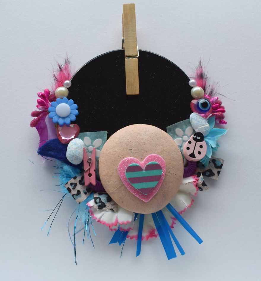 I Found Some Black Coasters And Turned Them Into Colorful Centerpieces I Found Some Black Coasters And Turned Them Into Colorful Centerpieces