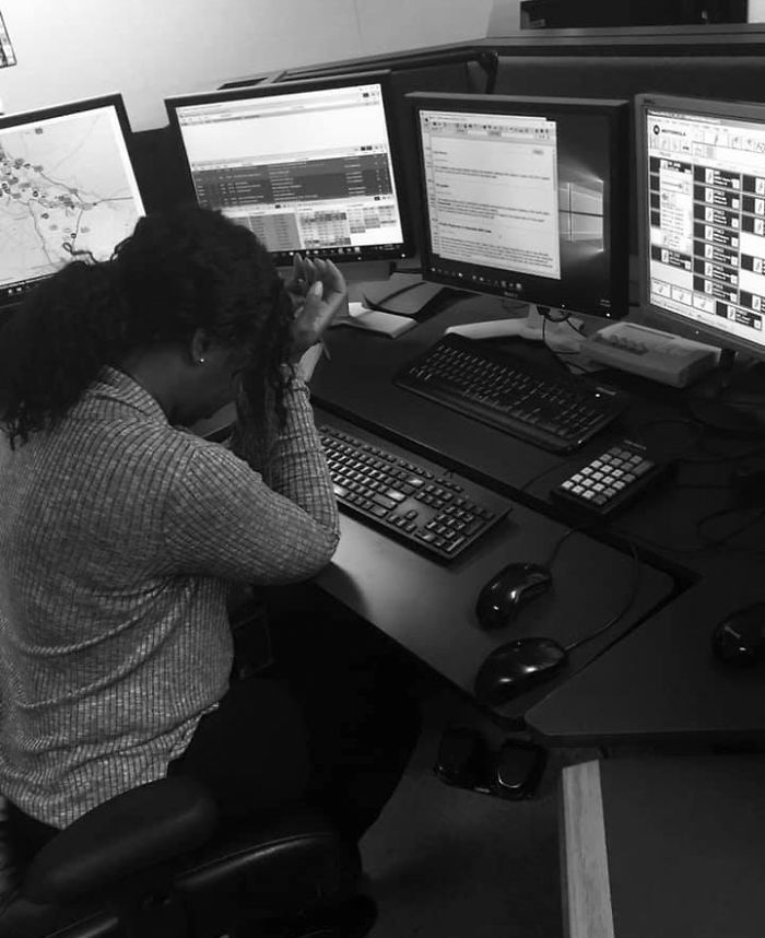 Tired Of People Underestimating The Importance Of Her Job, Dispatcher Explains How Vital It Is In A Viral Post Tired Of People Underestimating The Importance Of Her Job, Dispatcher Explains How Vital It Is In A Viral Post