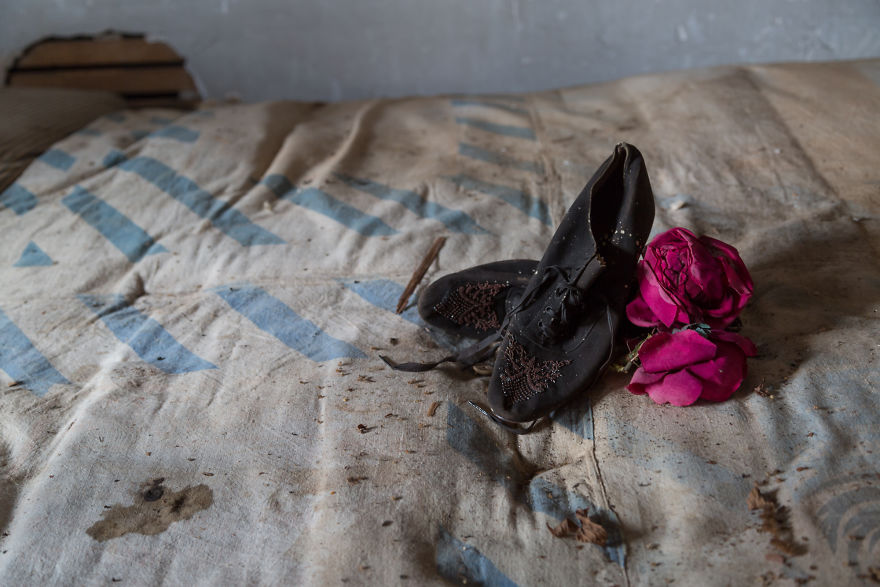 The Hidden Legacy Of The Abandoned Farmhouse That I Found In Long Island, New York The Hidden Legacy Of The Abandoned Farmhouse That I Found In Long Island, New York