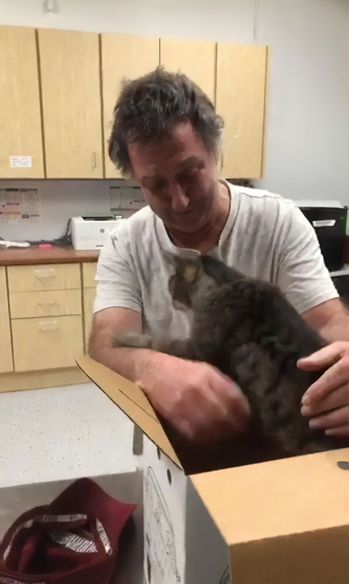 Man Gets Reunited With His 19-Year-Old Cat 7 Years After He Went Missing