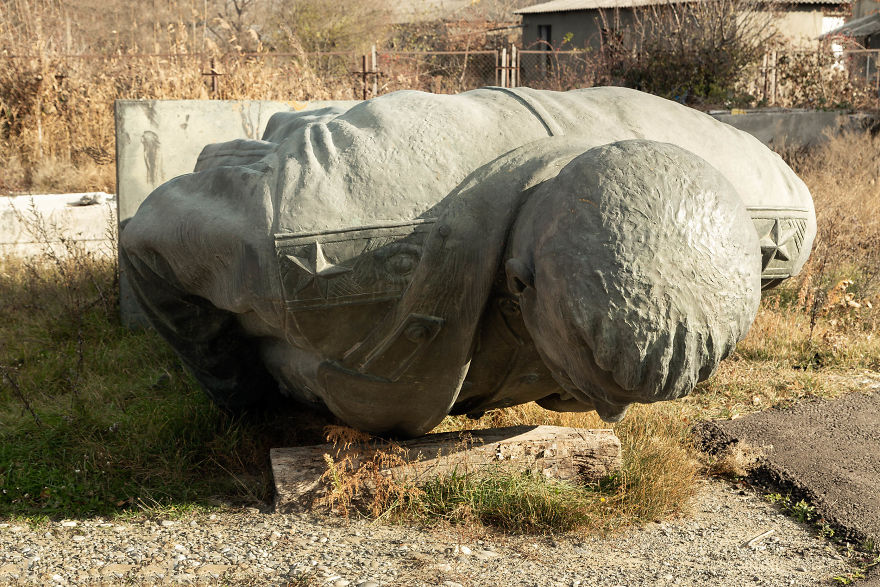 I Photographed The Last Statue Of Stalin Being Removed I Photographed The Last Statue Of Stalin Being Removed