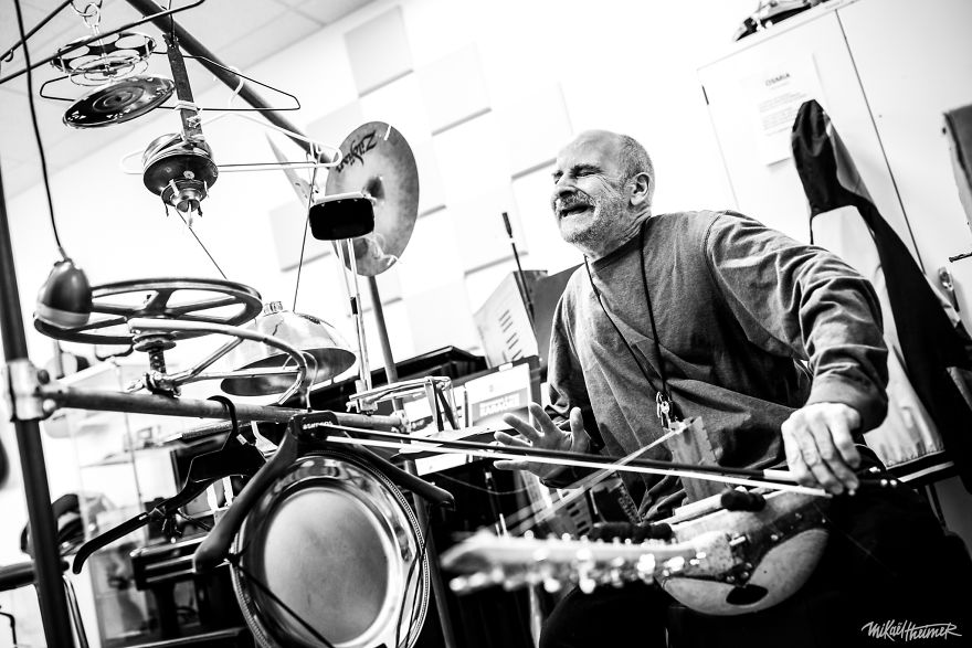 I Photograph Artists That Prove Disability Is Not A Thing In Art (40 Pics) I Photograph Artists That Prove Disability Is Not A Thing In Art (40 Pics)