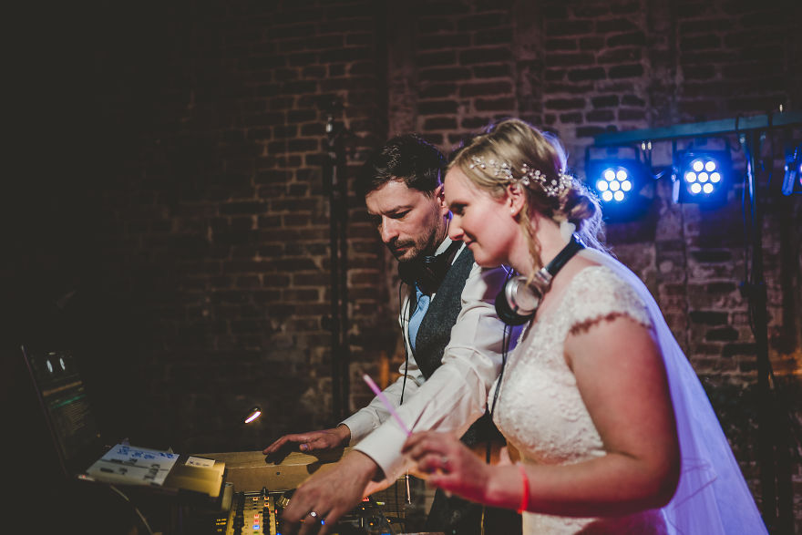 I Photographed A Wedding Where Both The Bride And The Groom Were Djs I Photographed A Wedding Where Both The Bride And The Groom Were Djs