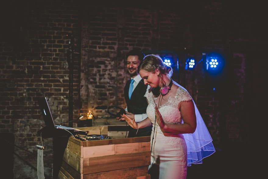 I Photographed A Wedding Where Both The Bride And The Groom Were Djs I Photographed A Wedding Where Both The Bride And The Groom Were Djs