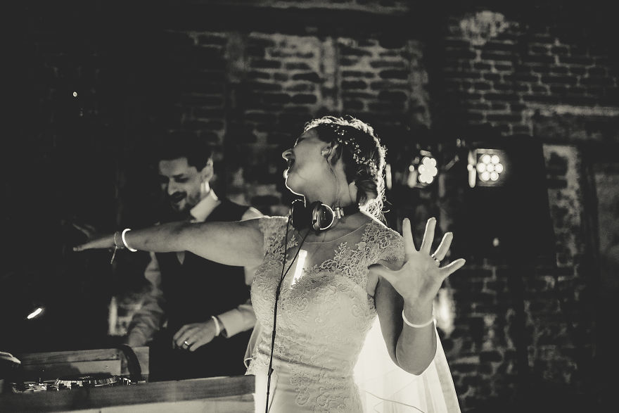 I Photographed A Wedding Where Both The Bride And The Groom Were Djs I Photographed A Wedding Where Both The Bride And The Groom Were Djs