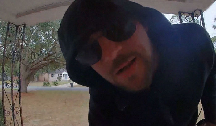 FedEx Delivery Guy Throws A $1500 Lens, Doesn’t Know He’s Being Recorded FedEx Delivery Guy Throws A $1500 Lens, Doesn’t Know He’s Being Recorded