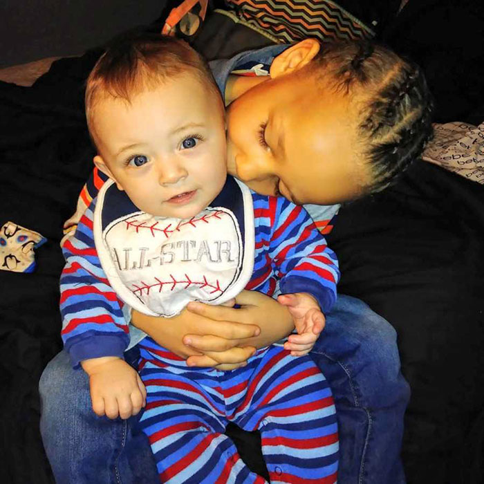 Black Mom Gets Accused Of Stealing A White Boy That’s Actually Her Son, Says People Are Extremely Judgmental Black Mom Gets Accused Of Stealing A White Boy That’s Actually Her Son, Says People Are Extremely Judgmental