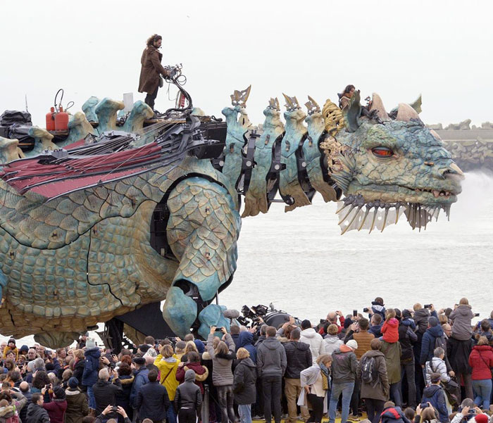 The Citizens Of Calais Witnessed A 25-Meter-Long Fire-Breathing Mechanical Dragon Manned By 17 People The Citizens Of Calais Witnessed A 25-Meter-Long Fire-Breathing Mechanical Dragon Manned By 17 People
