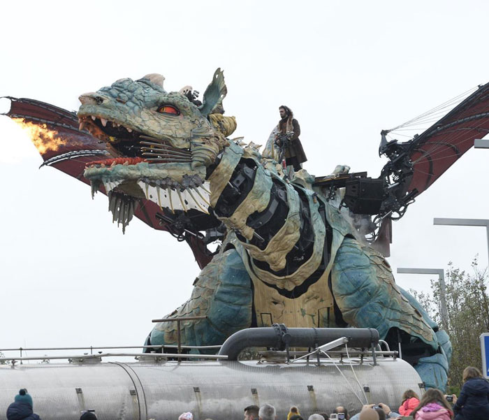 The Citizens Of Calais Witnessed A 25-Meter-Long Fire-Breathing Mechanical Dragon Manned By 17 People The Citizens Of Calais Witnessed A 25-Meter-Long Fire-Breathing Mechanical Dragon Manned By 17 People