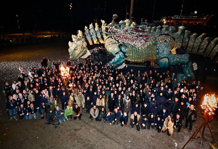 The Citizens Of Calais Witnessed A 25-Meter-Long Fire-Breathing Mechanical Dragon Manned By 17 People The Citizens Of Calais Witnessed A 25-Meter-Long Fire-Breathing Mechanical Dragon Manned By 17 People